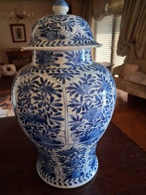 Chinese style porcelain vase like new, 15 cm height, 24 cm circumference