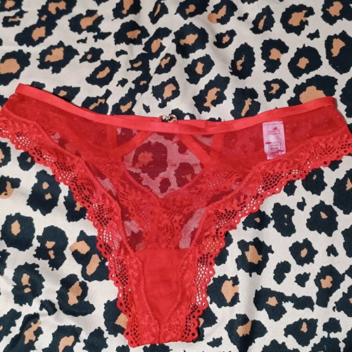 String lingerie new, red, one size with lace and heart detail