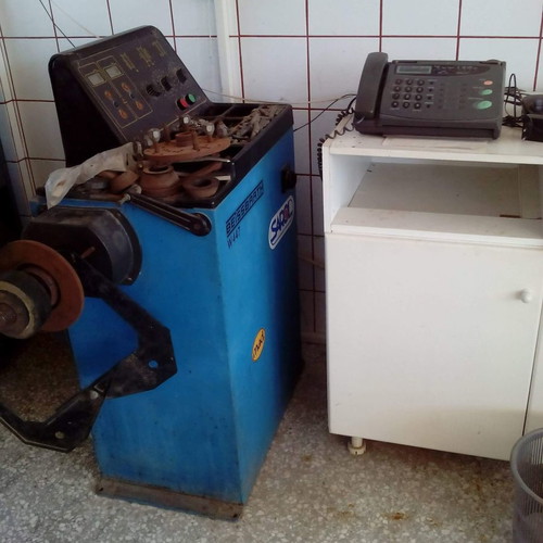 Baisbart wheel balancer used in excellent condition