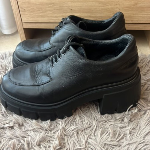Women's shoes used, size 38, black, with laces