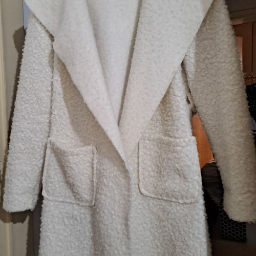 Zic Zac coat like new, white, size Medium with pockets and belt
