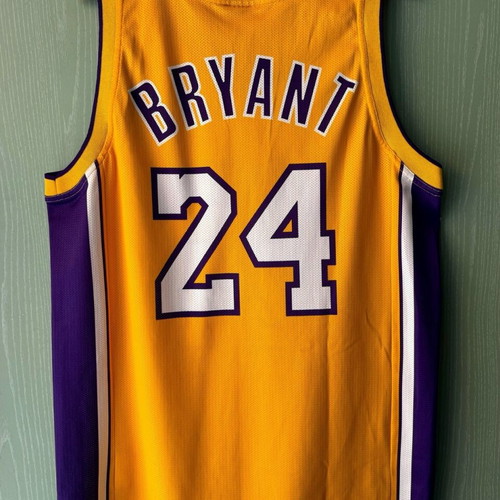 Kobe Bryant Los Angeles Lakers Jersey size Medium like new