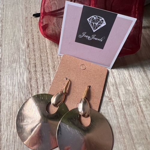 Brass dangle earrings new, gold color