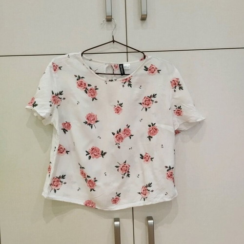 Φλοράλ μπλούζα H&M μέγεθος 38 σαν καινούργιο, άσπρη με ροζ
