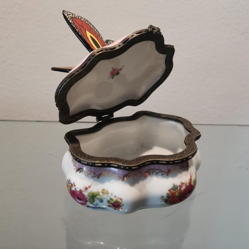 Limoges porcelain jewelry box used with butterfly decoration