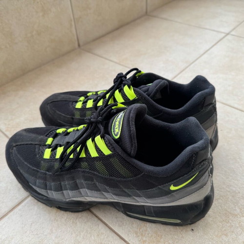 Air Max Neon Black 95 Nike athletic shoes like new, size 45