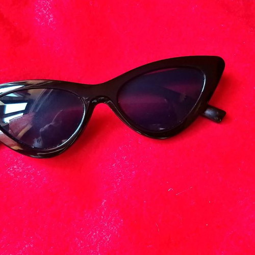 Black sunglasses slightly used