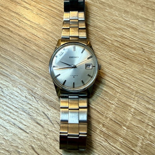 Seiko Vintage wristwatch used with original bracelet, white dial