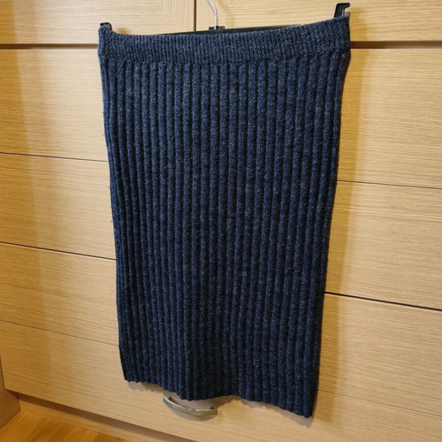 Blue elastic skirt like wool, like new