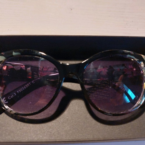 Sunglasses used with horn frame and purple UV protection lens