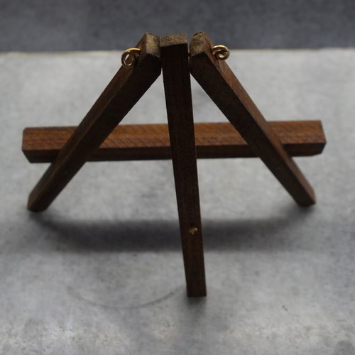 Woven sun used on wooden tripod