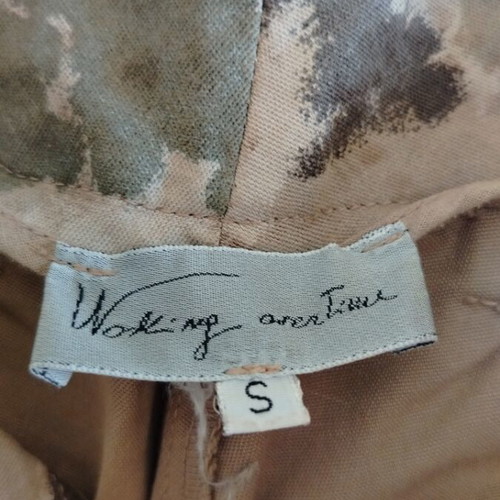 Bell-bottom pants with large square pockets, like new