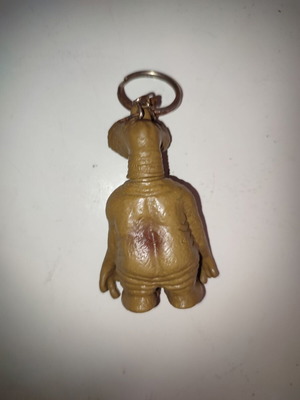 E.T. alien keychain used