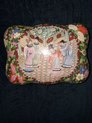 Vintage Chinese porcelain jewelry box like new, hand painted