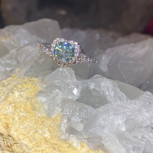 Silver ring with heart-shaped moissanite, size 16mm