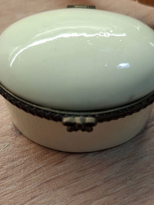 Vintage jewelry box like new