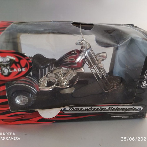 Fireblade Three-Wheeler Motorcycle New 1/16 Scale with Light and Sound