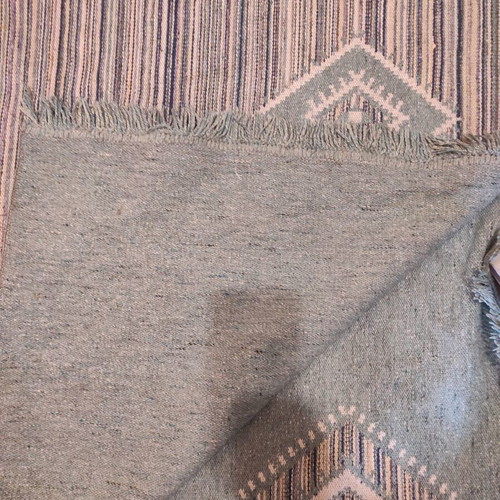 Rugs set of 2 reversible with beautiful colors, like new