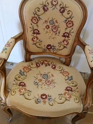 Σετ δύο πολυθρόνες στυλ Λουί Κενζ μεταχειρισμένες με χειροποίητη ταπισερί