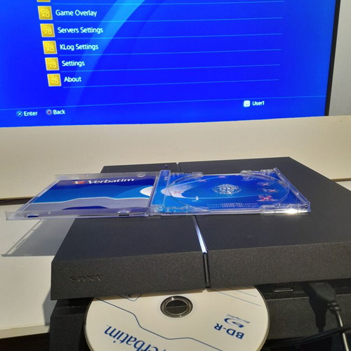 PlayStation 4 500GB SSHD σαν καινούργιο με 20 παιχνίδια και Gamebato Store