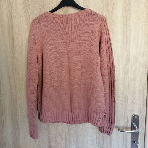 Pullover size S like new, knit style