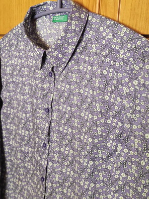 Benetton floral shirt XXS like new, blue cotton