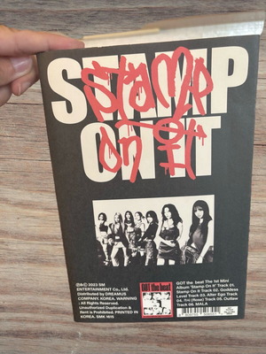 GOT the beat – Stamp On It (Black Ver.) 1st Mini Album
