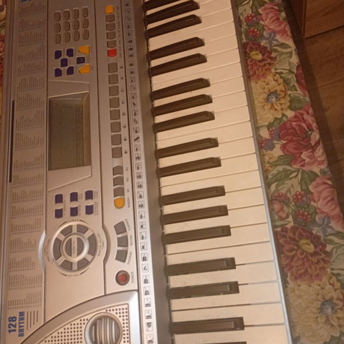 Harmonium with stand, 5 octaves, like new