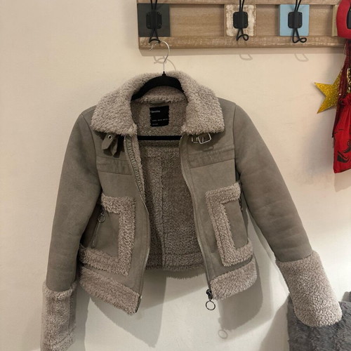 Bershka jacket with fur gray like new, size XS