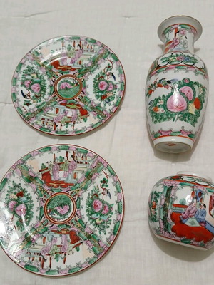 Vintage Rose Medallion porcelain decorations like new from 1960