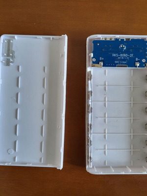 Θήκη DIY Power Bank L6 για 6 μπαταρίες 18650 σαν καινούργια, άσπρη