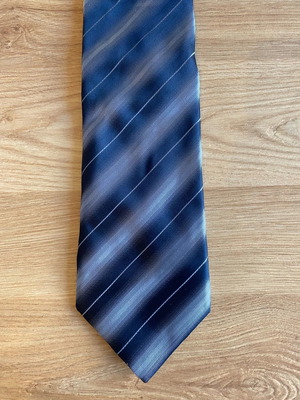 Tie in excellent condition