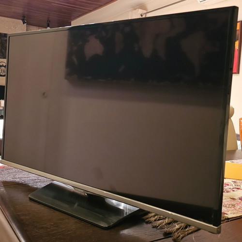 Samsung UE32H5000AW 32'' Full HD TV like new