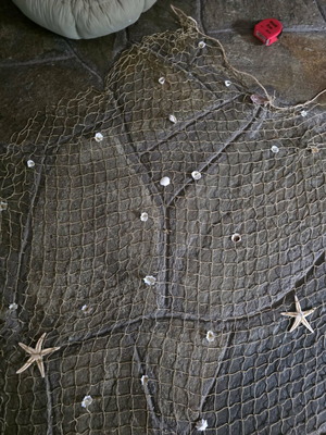 Decorative wall net with shells like new