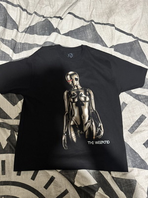 The Weeknd Official Merch Europe 2026 T-shirt new, size M