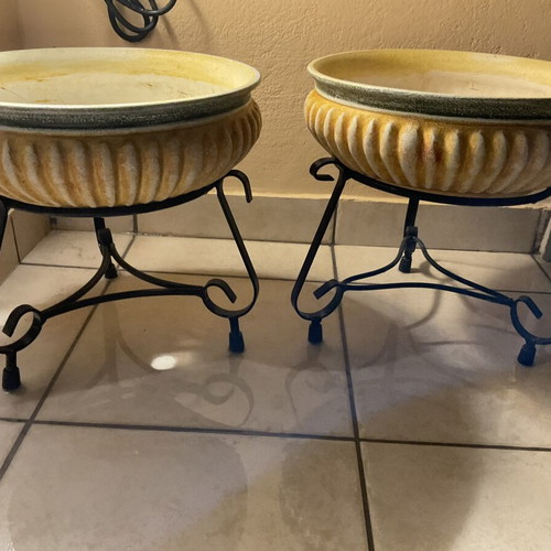 Set of 2 handmade ceramic flowerpots with metal stands