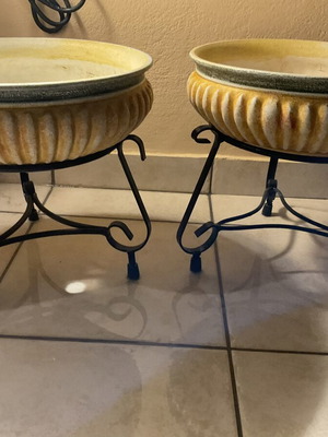 Set of 2 handmade ceramic flowerpots with metal stands