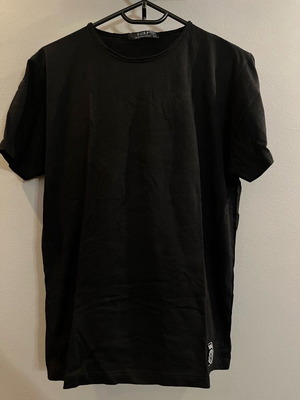 Men's black short-sleeve t-shirt Surf like new, size M