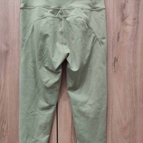 Capri 3/4 sage green sports leggings, size M