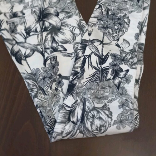 Zara women's pants like new, size S 36 8, black and white