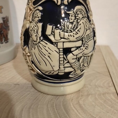 Set of 2 collectible ceramic beer mugs like new