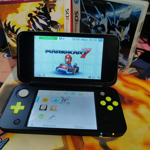 Нов Nintendo 2DS XL комплект с Mario Kart 7