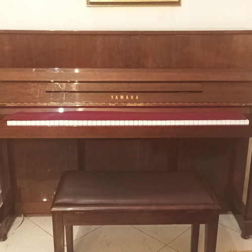 Yamaha E116N acoustic upright piano like new