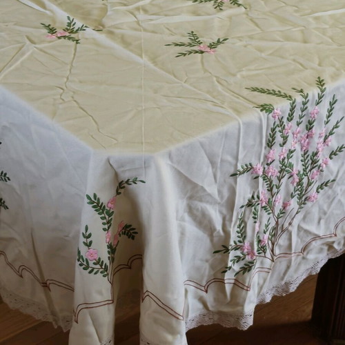 Handmade tablecloth 170 cm diameter like new