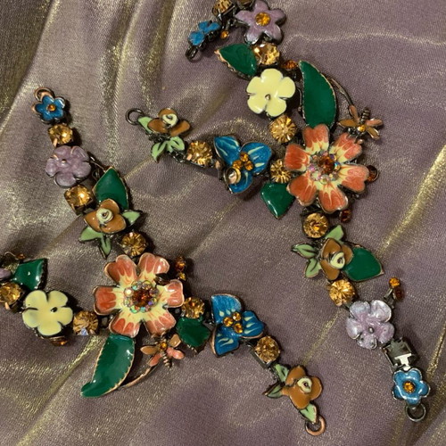 Craft motif.