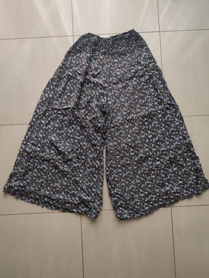 Floral zip culottes like new, elastic waist, viscose fabric