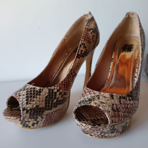 SugarFree peep toe heels used, size 38, snake pattern, beige multicolor