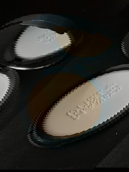 Dust and cream powder.