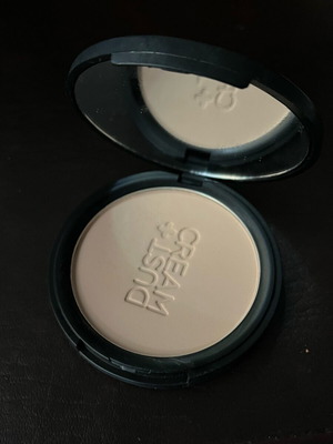 Dust and cream powder.