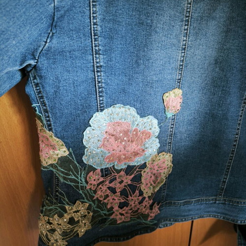 Women's denim jacket like new, size large, blue with embroidery